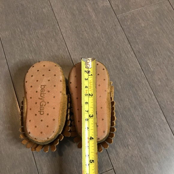 Beautiful baby GAP shoes! Warm and comfy 🥰 - Picture 4 of 5